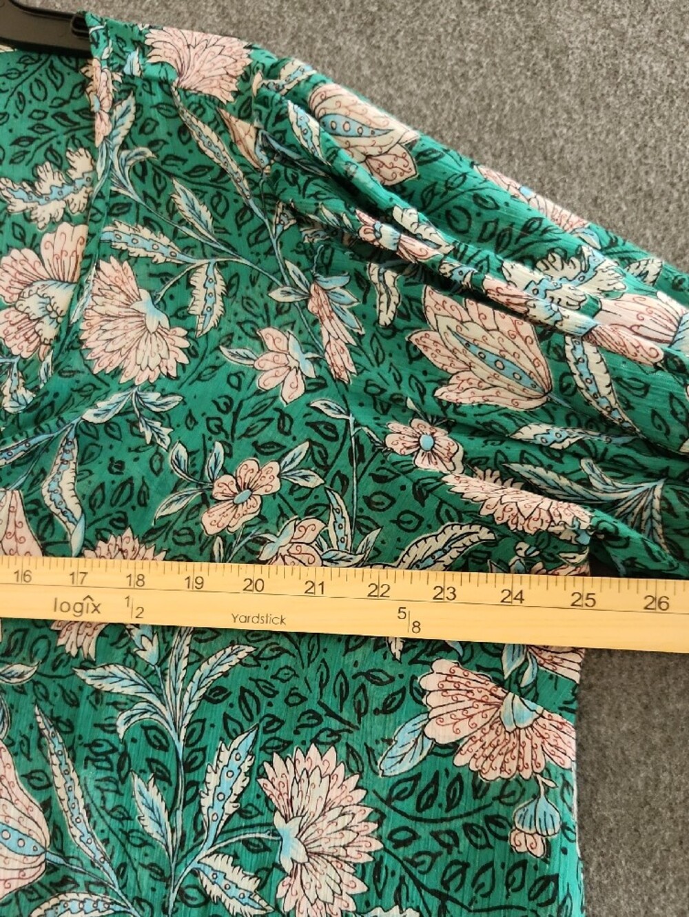 Torrid Women's Green Floral V-Neck Button Down Blouse Long Sleeve Size 1X Flowy - Picture 3 of 8